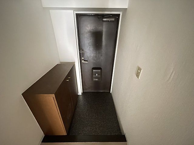 フロール中山手の玄関