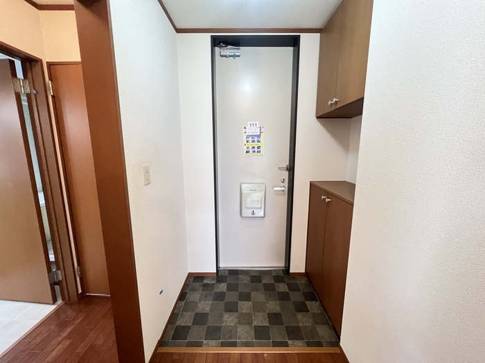 神園町メゾンの玄関