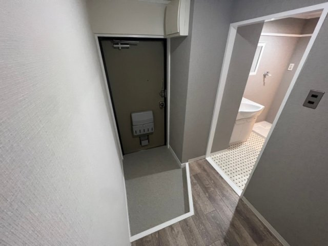 栄町ダイヤハイツの玄関