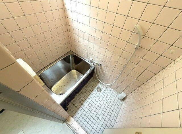深江南町テラスハウスの浴室