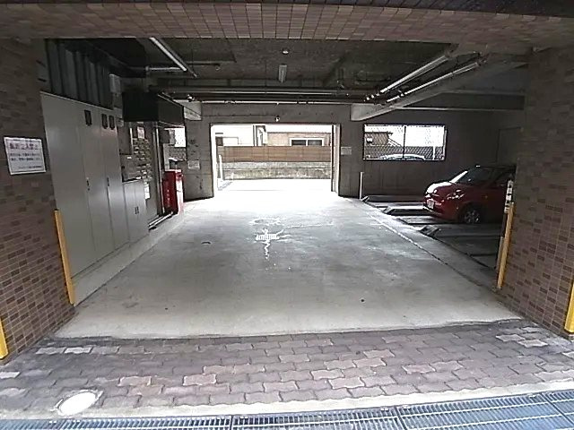 プレステージ深江南町の駐車場