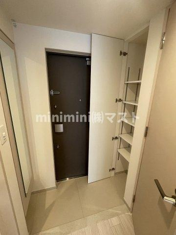 大阪市中央区高麗橋１丁目の賃貸マンションの玄関