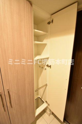 大阪市中央区南本町１丁目の賃貸マンションの収納
