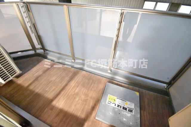 大阪市中央区南本町１丁目の賃貸マンションのバルコニー