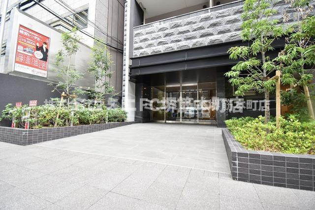 大阪市中央区南本町１丁目の賃貸マンションのエントランス