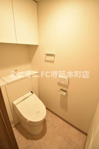 大阪市中央区南本町１丁目の賃貸マンションのトイレ