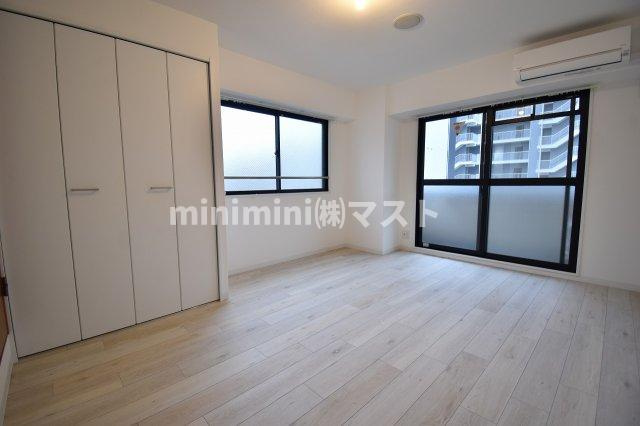 大阪市中央区釣鐘町２丁目の賃貸マンションの居間・リビング