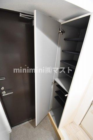 大阪市中央区釣鐘町２丁目の賃貸マンションの玄関
