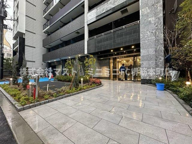 大阪市中央区博労町１丁目の賃貸マンションのエントランス