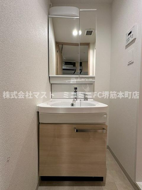 大阪市中央区博労町１丁目の賃貸マンションの洗面所