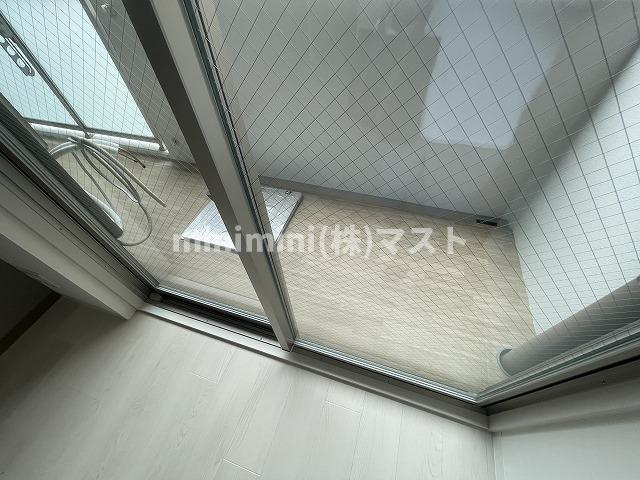 大阪市中央区東心斎橋２丁目の賃貸マンションのバルコニー