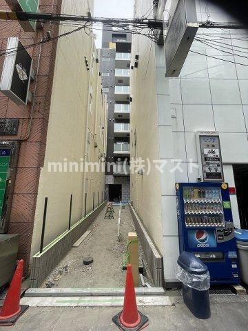 大阪市中央区東心斎橋２丁目の賃貸マンションのエントランス