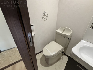 トイレの横に洗面台あります！