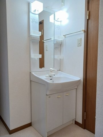 カーサ　ラウレールⅡの洗面所|忙しい朝には欠かせない洗面所です