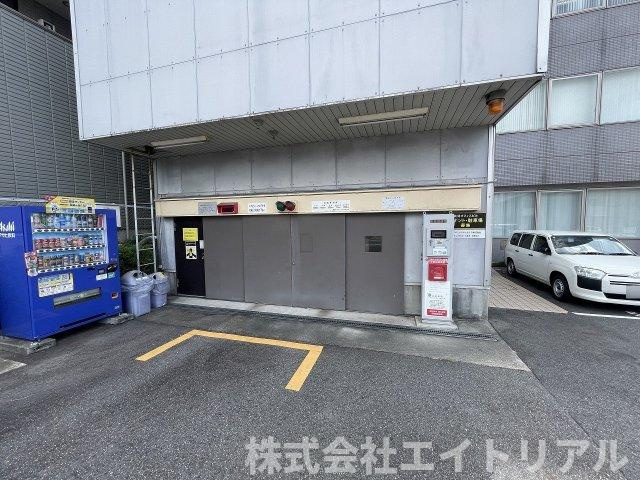 山之手ビルの駐車場