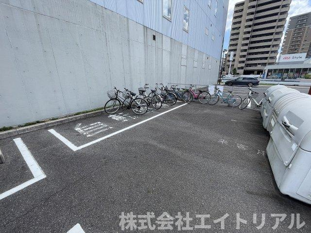 山之手ビルの駐車場