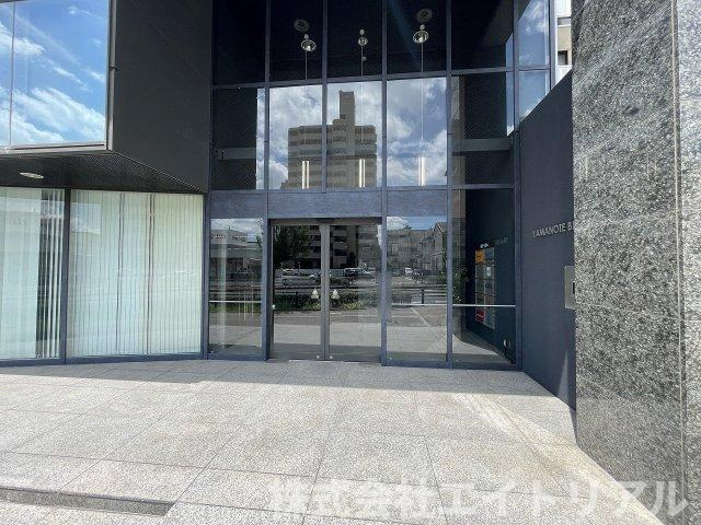 山之手ビルのエントランス