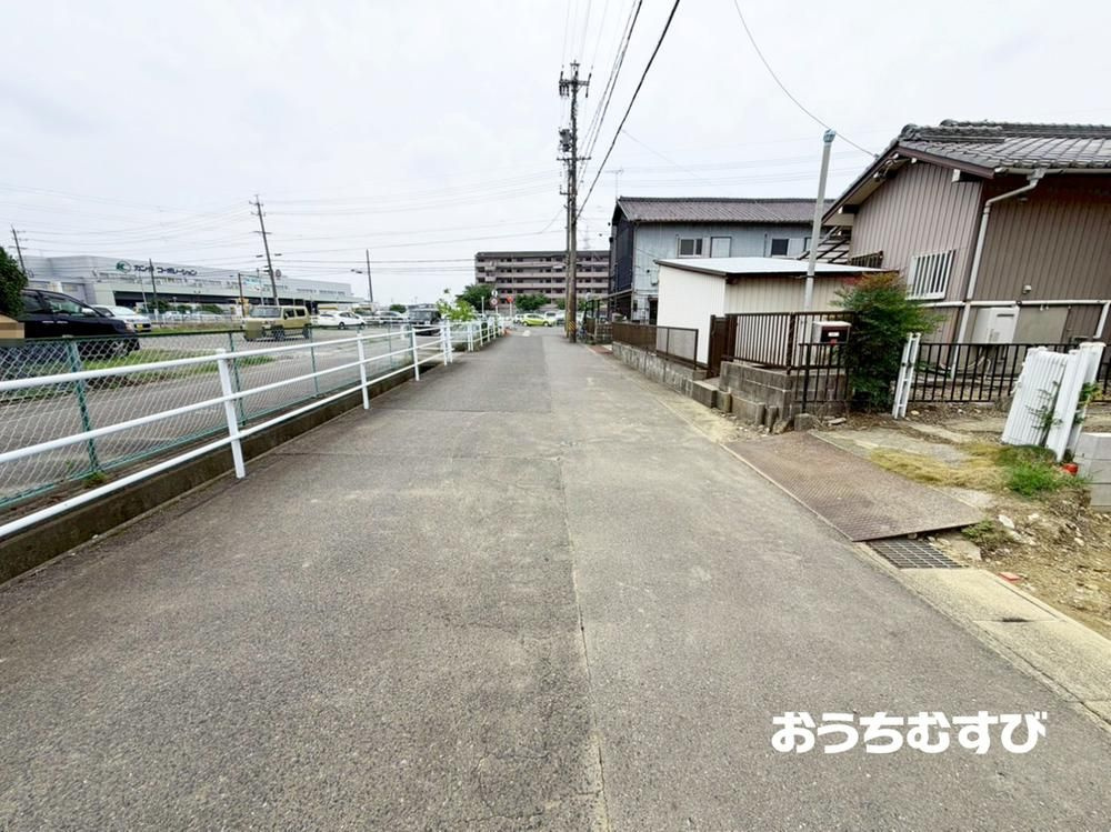 小牧市岩崎原第2(全1棟)の前面道路含む現地写真