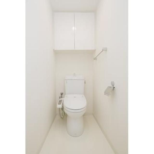ＭＹ　ＴＯＷＥＲ　ＲＥＳＩＤＥＮＣＥのトイレ|♪温水洗浄便座♪■ウォールキャビネット収納付き♪