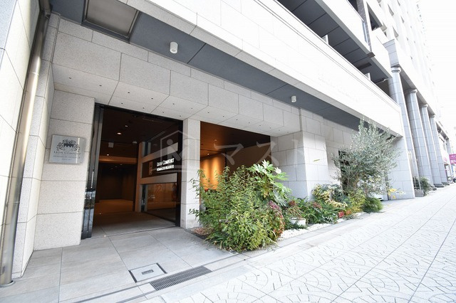 大阪市中央区常盤町２丁目の賃貸マンションのエントランス