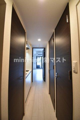 大阪市中央区南久宝寺町４丁目の賃貸マンションの玄関