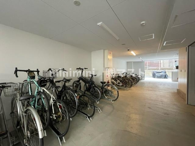 大阪市中央区徳井町２丁目の賃貸マンションの駐車場
