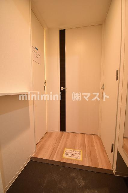 大阪市中央区徳井町２丁目の賃貸マンションの玄関
