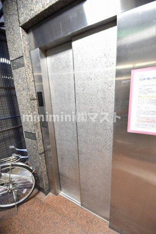 大阪市中央区材木町の賃貸マンションのロビー