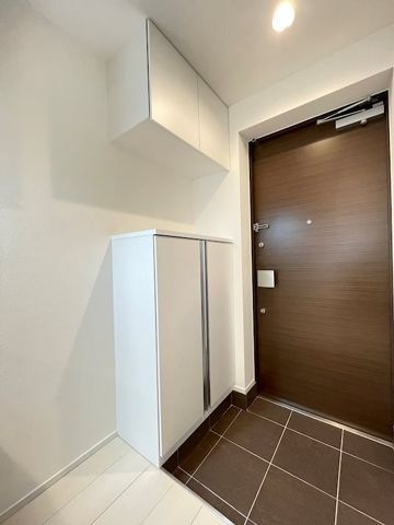 コルティーレ上北沢の玄関|シューズボックスあります