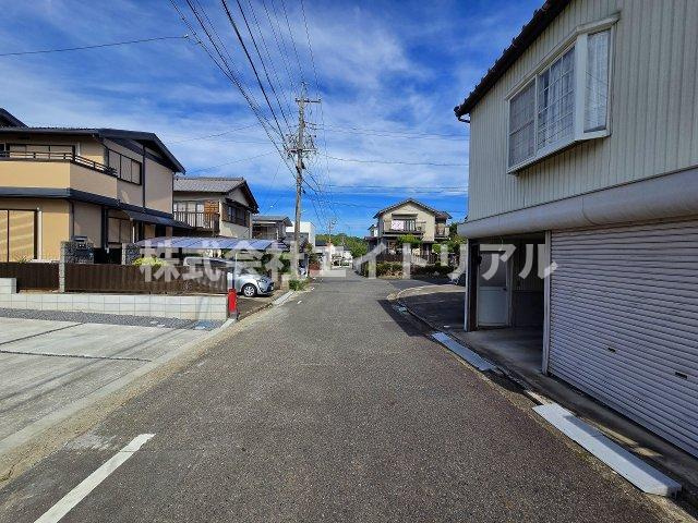可児市長坂3丁目　新築戸建　全1棟の前面道路含む現地写真