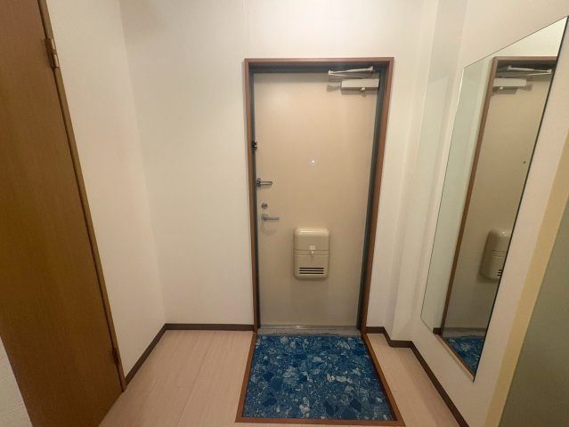 アイワステーションビルⅥ号館の玄関
