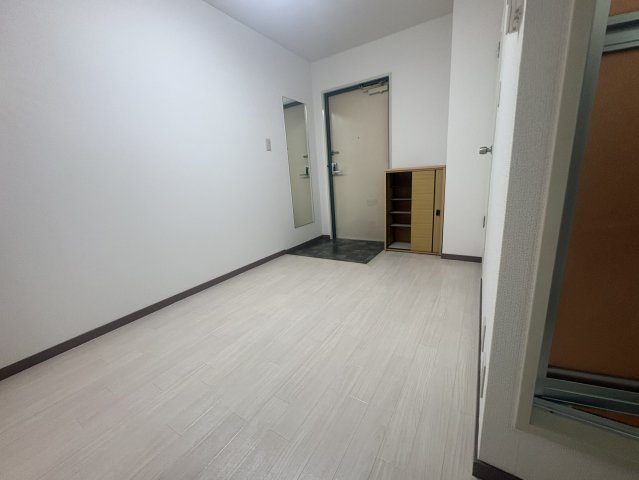 アイワステーションビルⅥ号館の居間・リビング