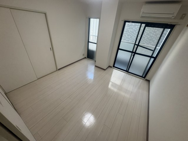 アイワステーションビルⅥ号館の洋室