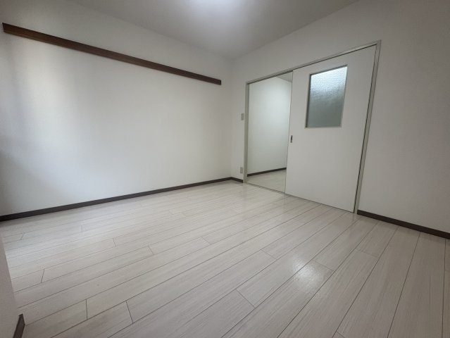 アイワステーションビルⅥ号館の洋室