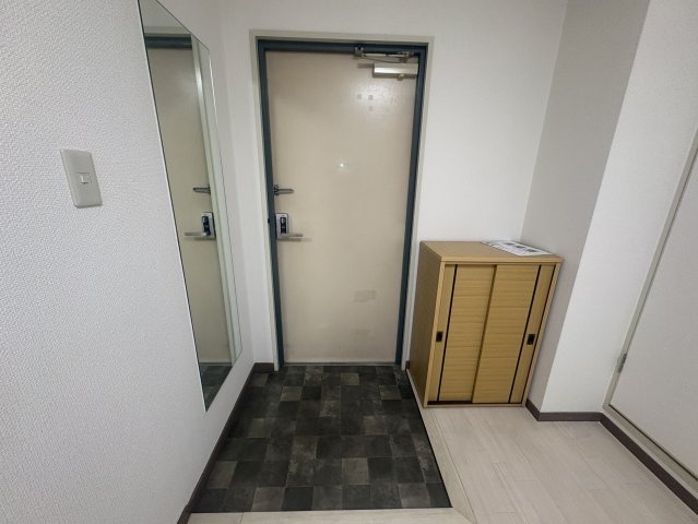 アイワステーションビルⅥ号館の玄関