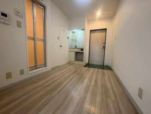 アイワステーションビルⅥ号館の居間・リビング