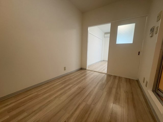 アイワステーションビルⅥ号館の居間・リビング