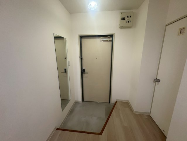 アイワステーションビルⅥ号館の玄関
