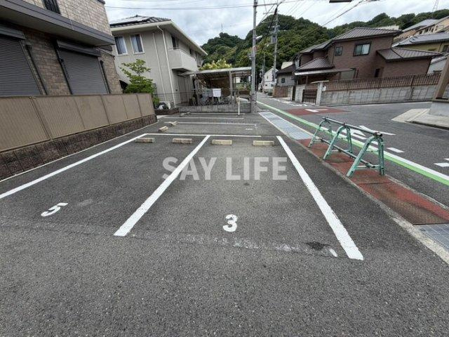 フローレスサクラの駐車場