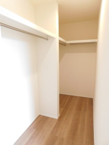 海部郡大治町大字八ツ屋字裏畑の新築一戸建の収納|◇大型ウォークインクローゼット◇　　洋服や季節物の荷物などが大容量収納できます！