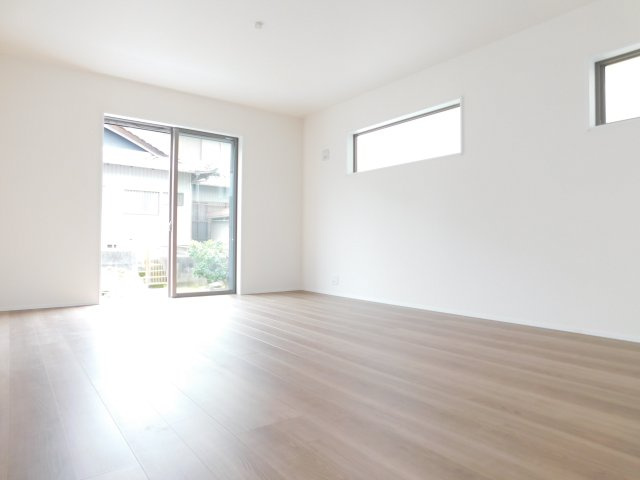 海部郡大治町大字八ツ屋字裏畑の新築一戸建の居間・リビング|◇リビング◇　　南面で明るいリビング１５．７帖　家族が自然に集まる広さ。