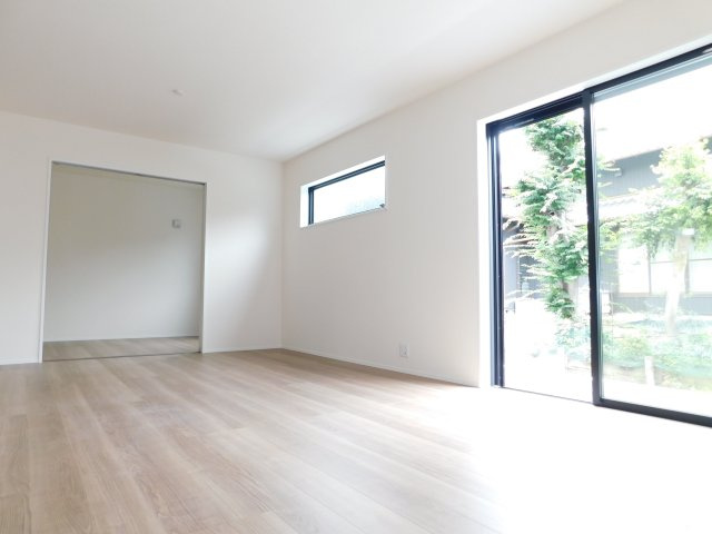 海部郡大治町大字八ツ屋字裏畑の新築一戸建の居間・リビング|◇リビング◇　　南面で明るいリビング１７．２帖　心地のよい開放的なリビング♪
