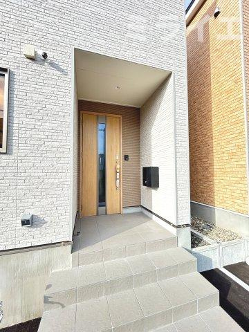 【新築戸建】札幌市西区八軒7条東3丁目2棟のエントランス|(同仕様物件)