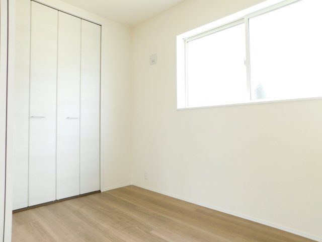 あま市下萱津五反田の新築一戸建の洋室|◇１階洋室◇　　明るい洋室３．０帖　全居室収納完備！