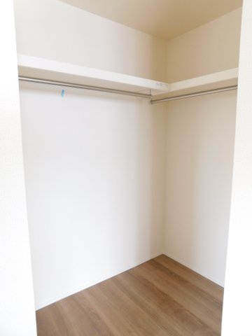 あま市下萱津五反田の新築一戸建の収納|◇大型ウォークインクローゼット◇　　家族の洋服や季節の荷物など大容量収納できます♪