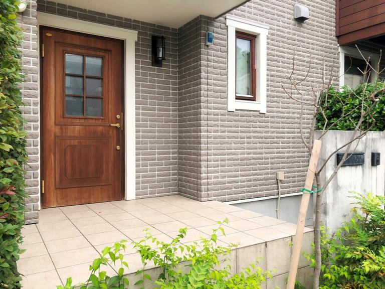 堀之内戸建のエントランス