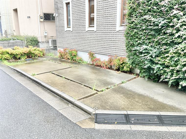 堀之内戸建の駐車場