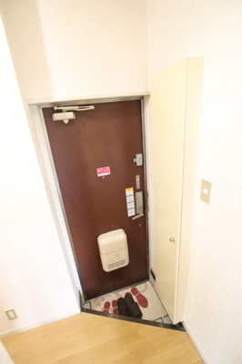 シューズボックス付きの玄関