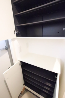 ◆たっぷり収納可能な上下にあるシューズBOXです◆