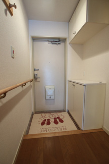 玄関横にシューズボックスがついているので、片付いた玄関がキープできます。